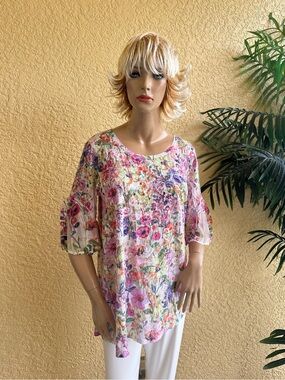 Katherine Marie petite floral print tunic top with 3/4” bell sleeves